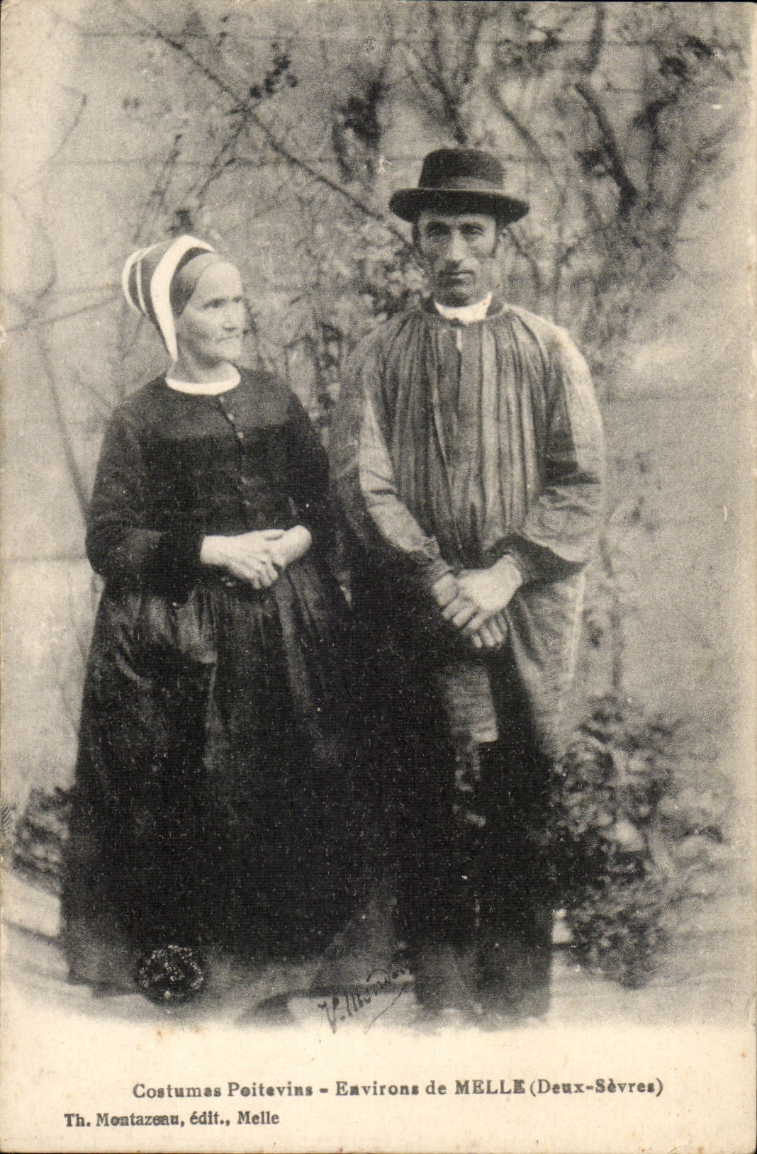 Costumes Poitevins — Environs de MELLE (Deux-Sèvres) — Th. Montazeau, édit., Melle