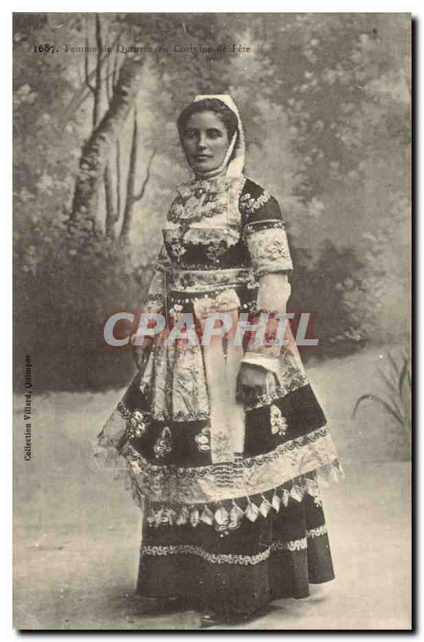 CPA Femme de Quimper en costume de fete Bretagne (folklore costume phare lighthouse)