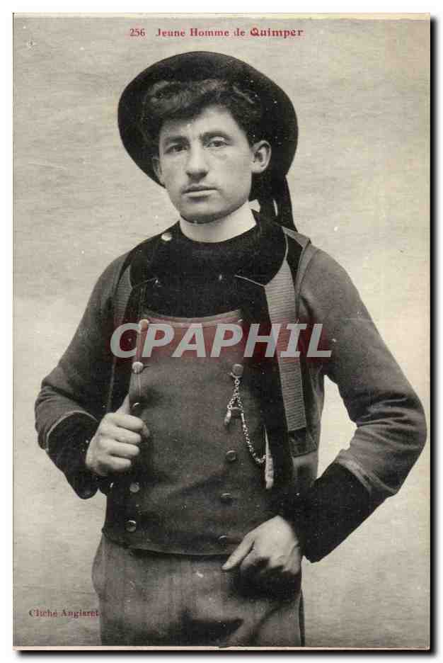 CPA Jeune homme de Quimper Bretagne (folklore costume phare lighthouse)