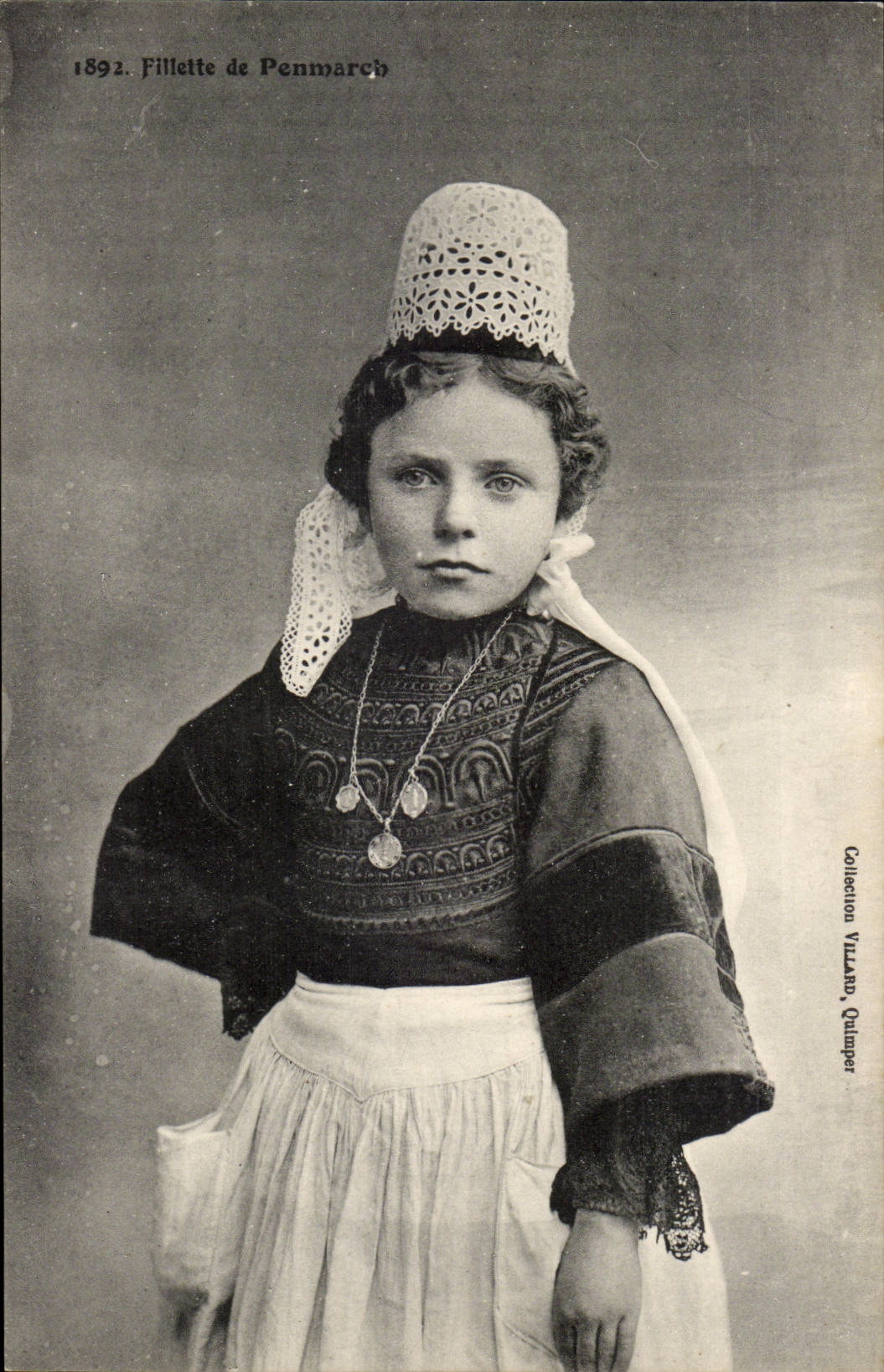 CPA Fillette de Penmar Bretagne (folklore costume)