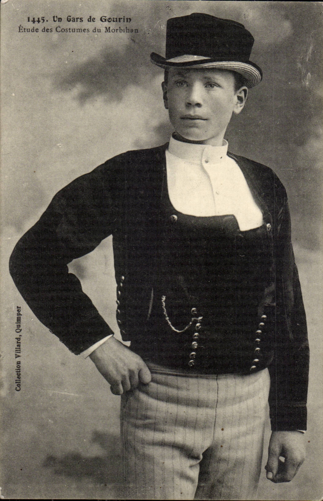 CPA Un gars de Bourin Etude des costumes de Morbihan Bretagne (folklore costume)