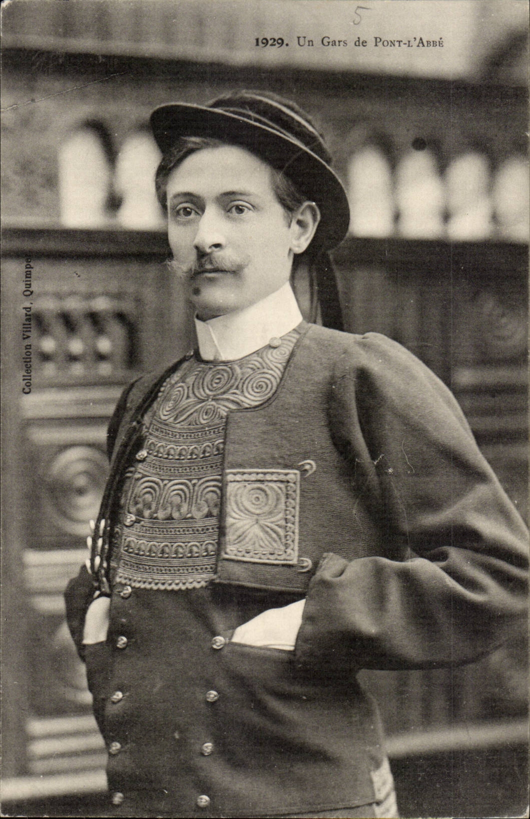 CPA Un gars de Pont L'abbe Bretagne (folklore costume)