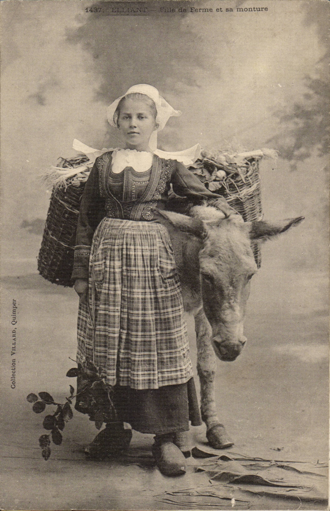 Elliant — Fille de Ferme et sa monture — Collection Villand, Quimper