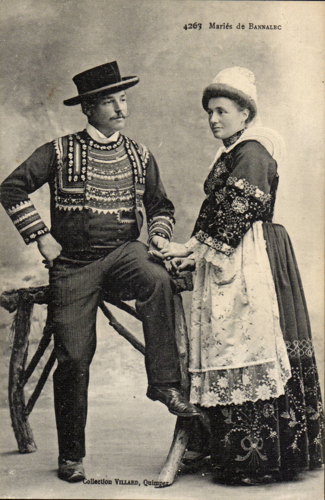 CPA Maries de Bannalec Bretagne (folklore costume)