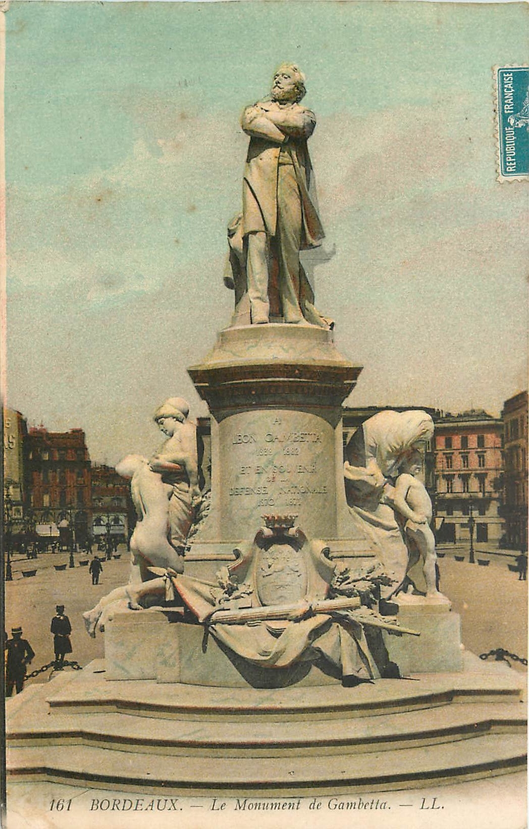 CPA Bordeaux Le Monument de Gambetta 