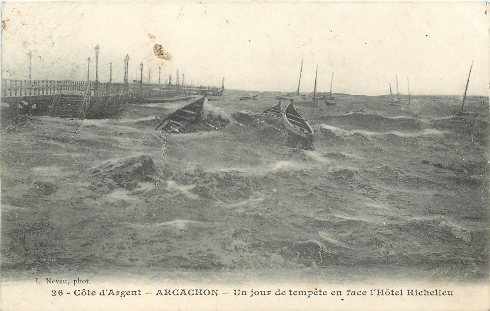 CPA Cote d'Argent Arcachon Un jour de tempete en face l'Hotel Richelieu 