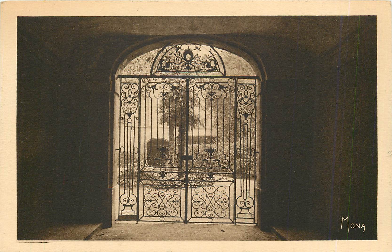 CPA Aix en Provence Grille de l'ancien Palais archiepiscopal 