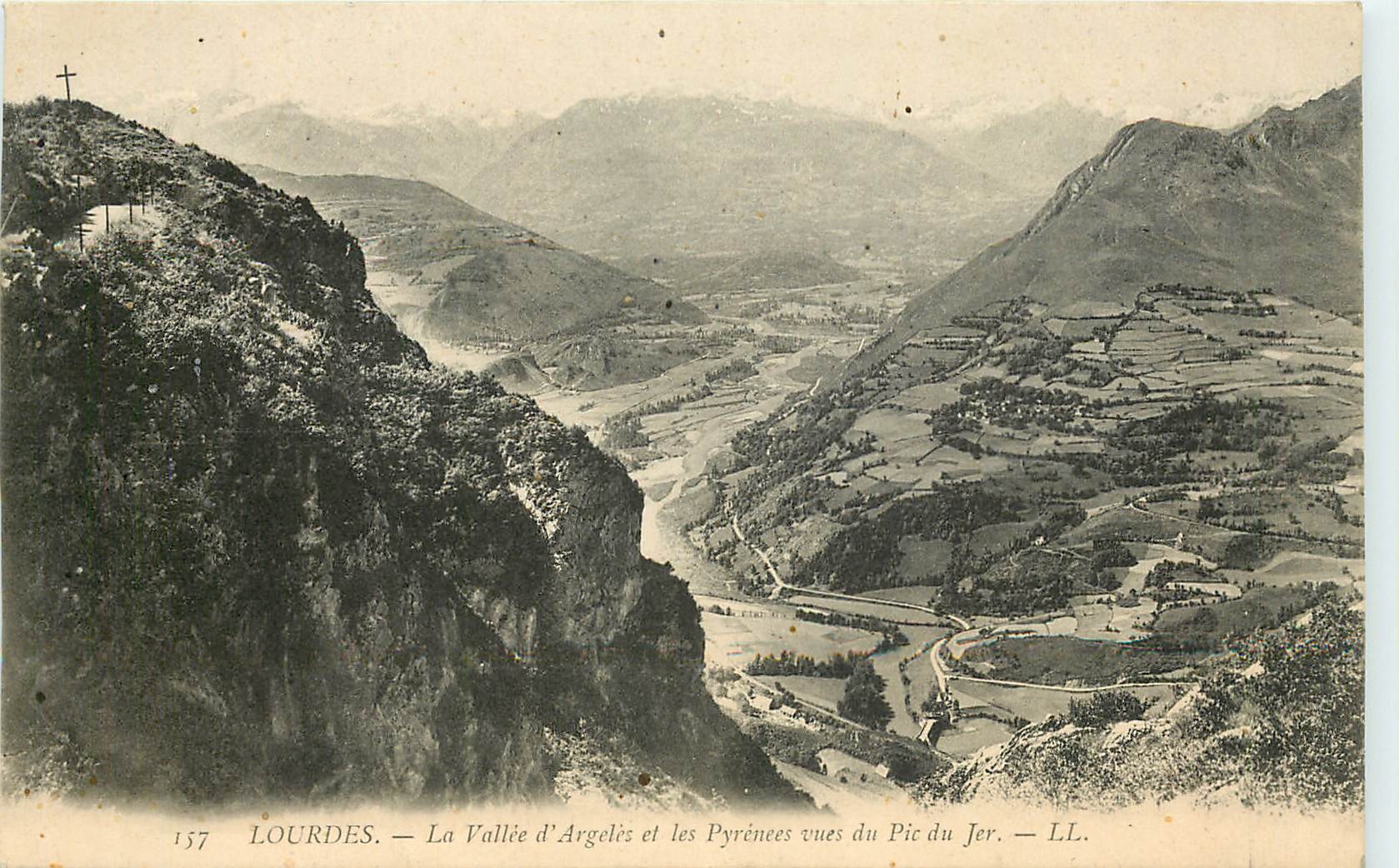 CPA Lourdes La Vallee d'Argeles et les Pyrenees vues du Pic du Jer 