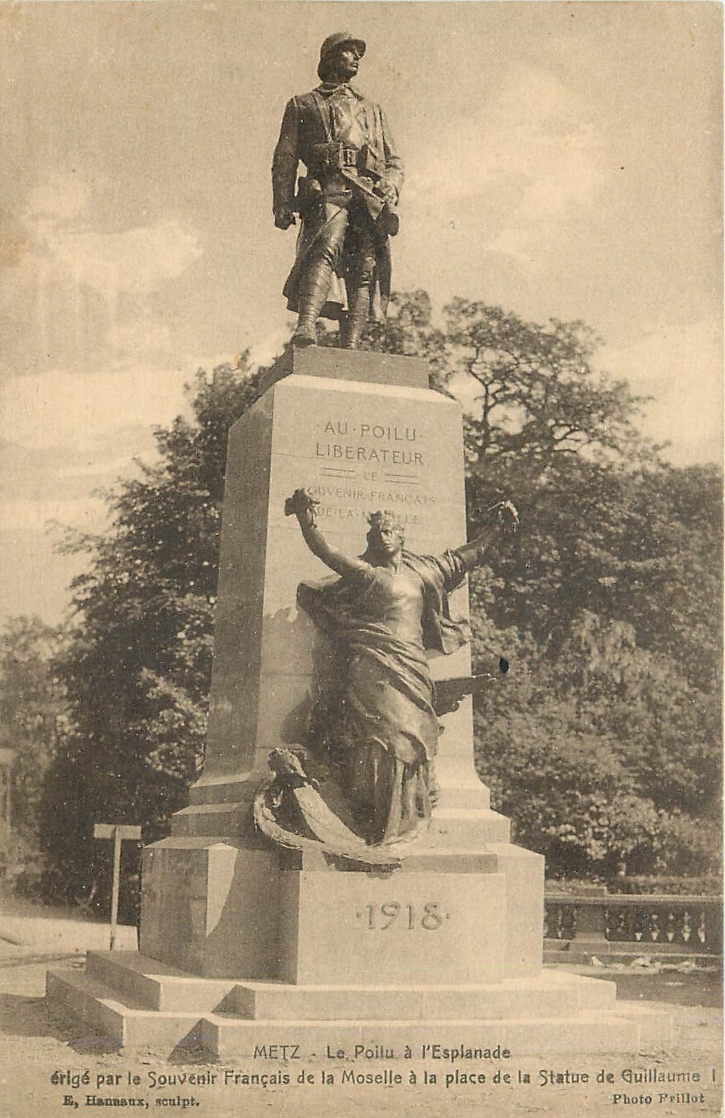 CPA Metz Le Poilu a l'Esplanade erige par le Souvenir Francais de la Moselle a la place de la Statue