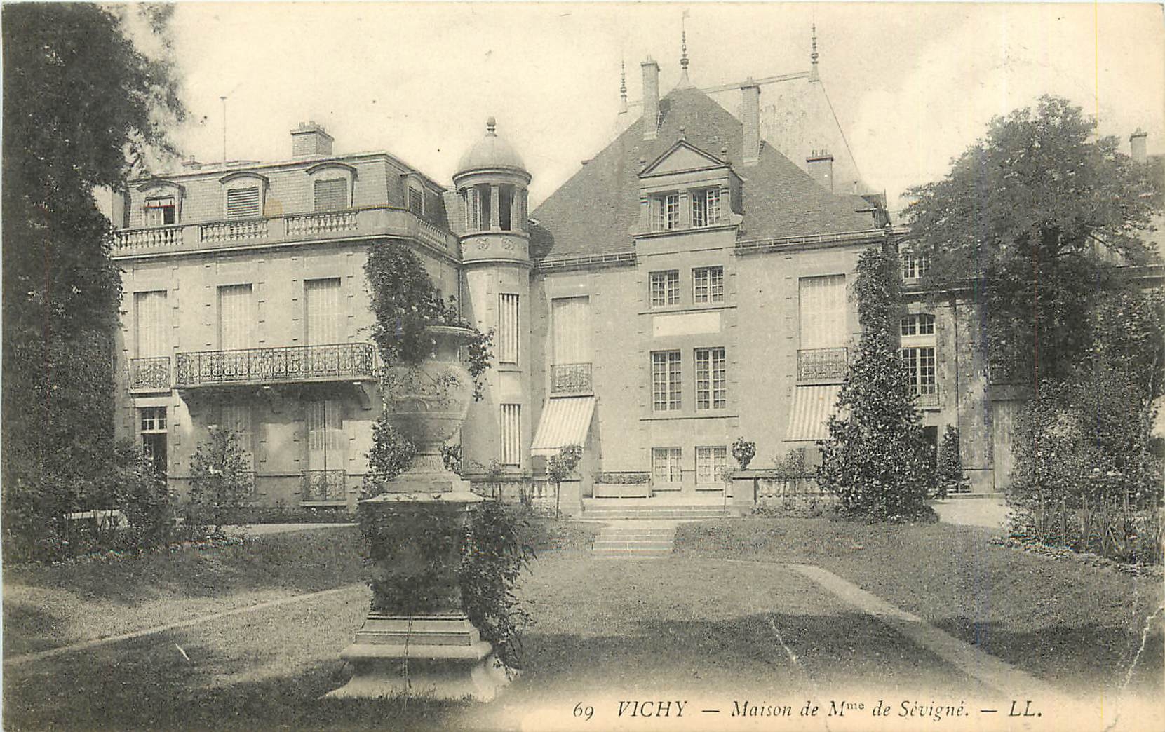 CPA Vichy Maison de Mme de Sevigne 