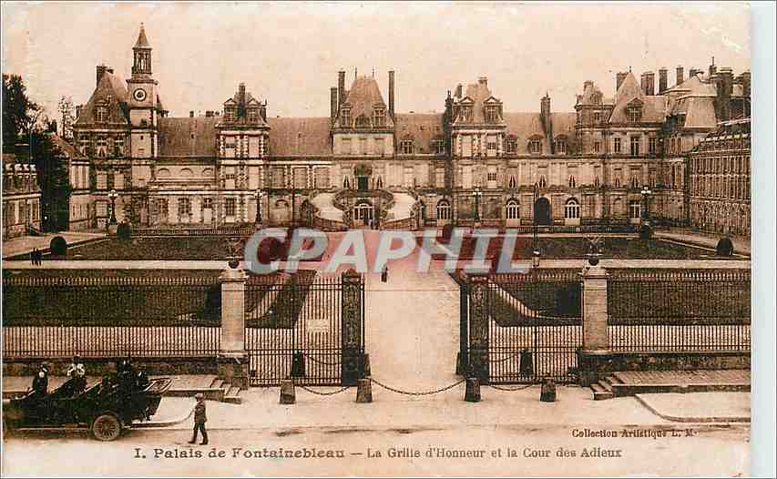 Palais de Fontainebleau — La Grille d'Honneur et la Cour des Adieux — Collection Artistique L. M.