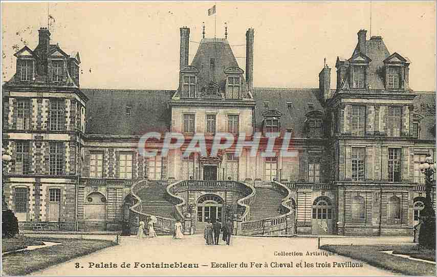 Schloss Fontainebleau — Treppen des Per à Cheval und die drei Pavillons — Kunstkollektion