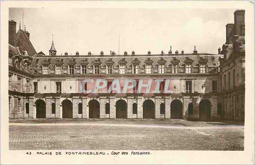 Palais de Fontainebleau — Cour des Fontaines — Édition Palais du Louvre