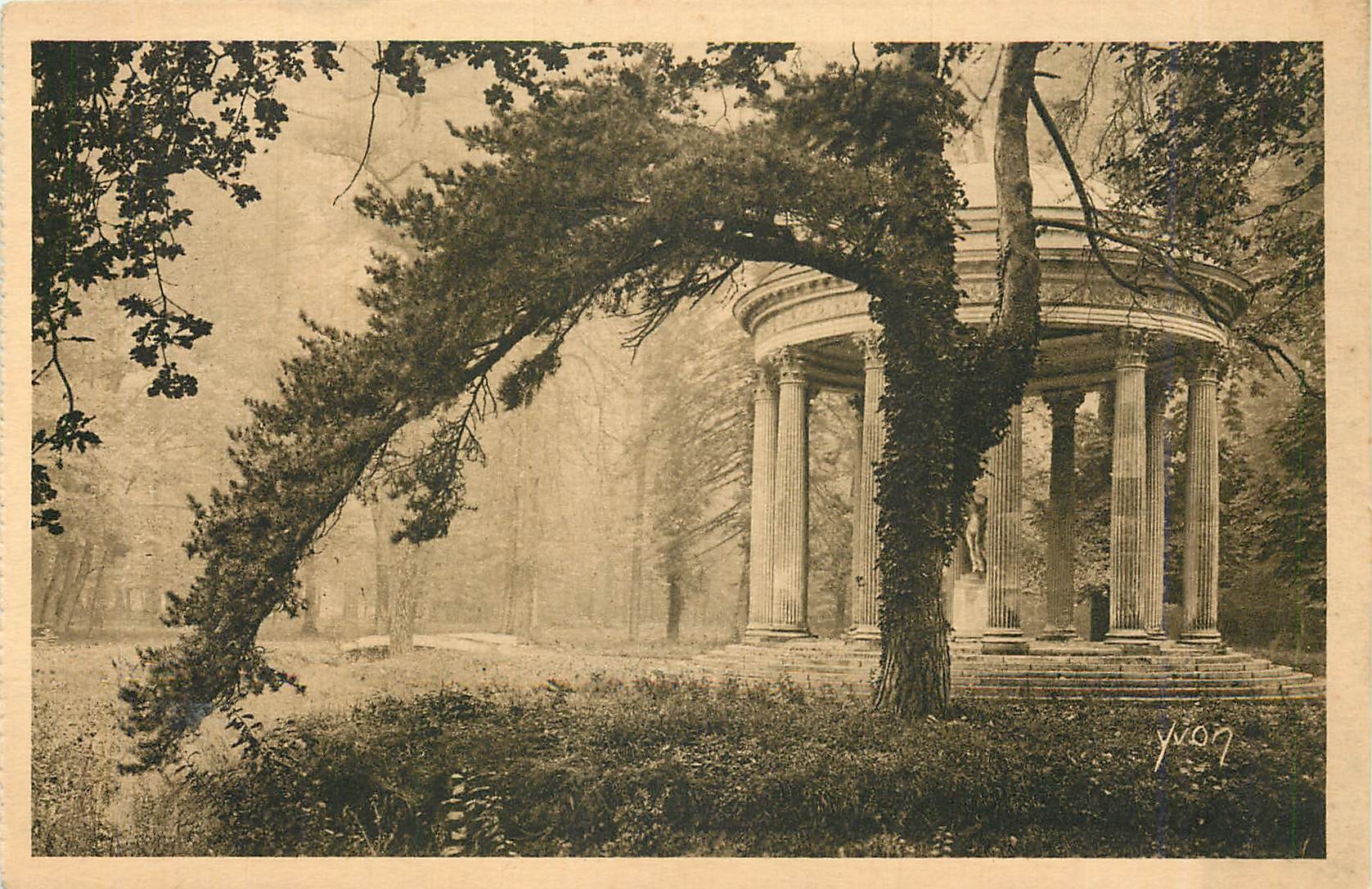 CPA Versailles Petit Trianon Le Temple de l'Amour 