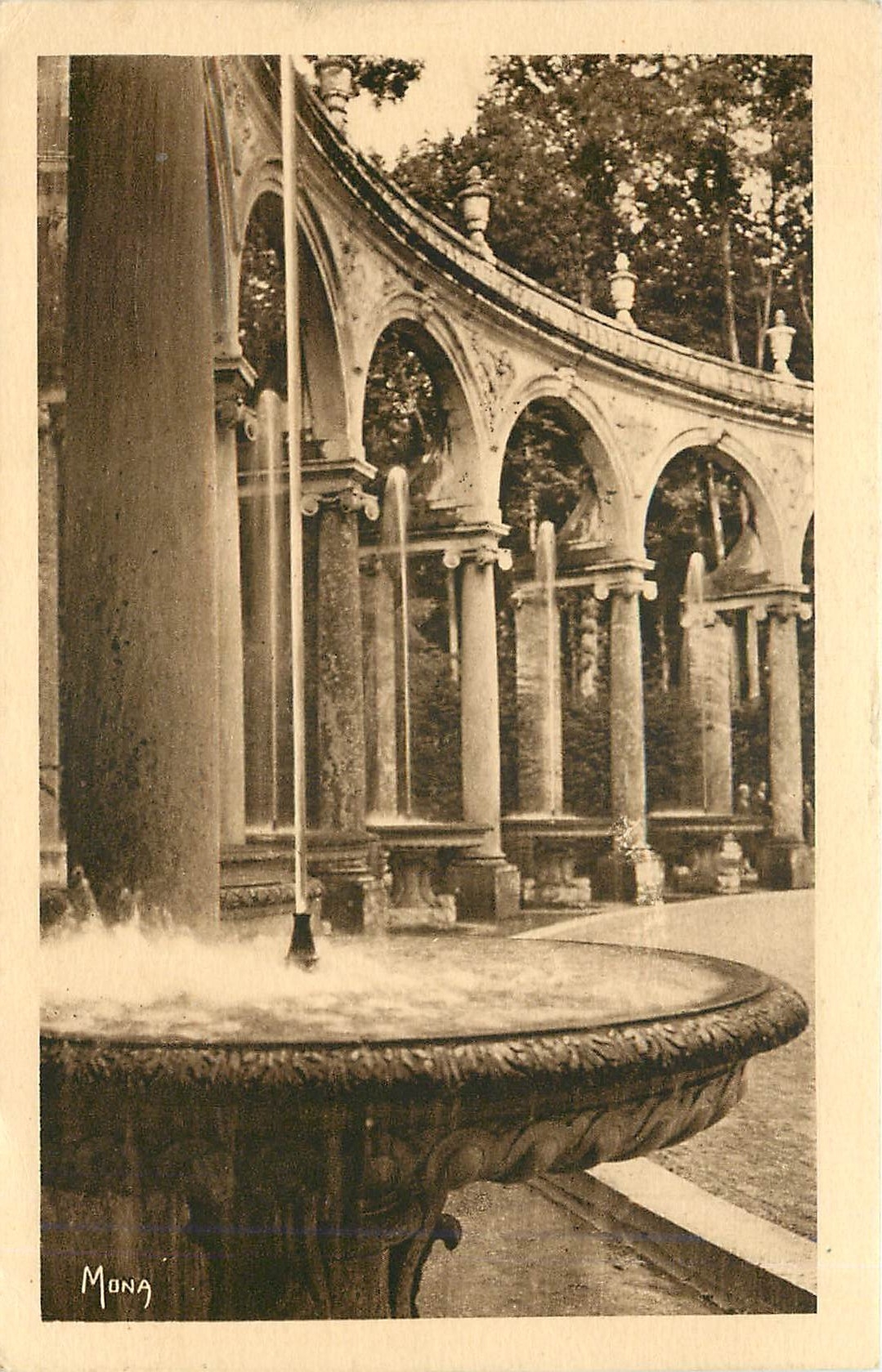 CPA Versailles La Colonnade ceuvre de Mansart Vasques et jets d'eau 