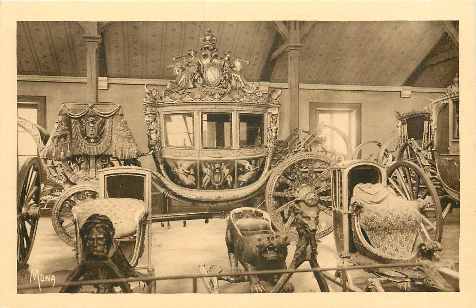 CPA Versailles Musee des voitures Petit Trianon le carrosse du sacre de Charles X 