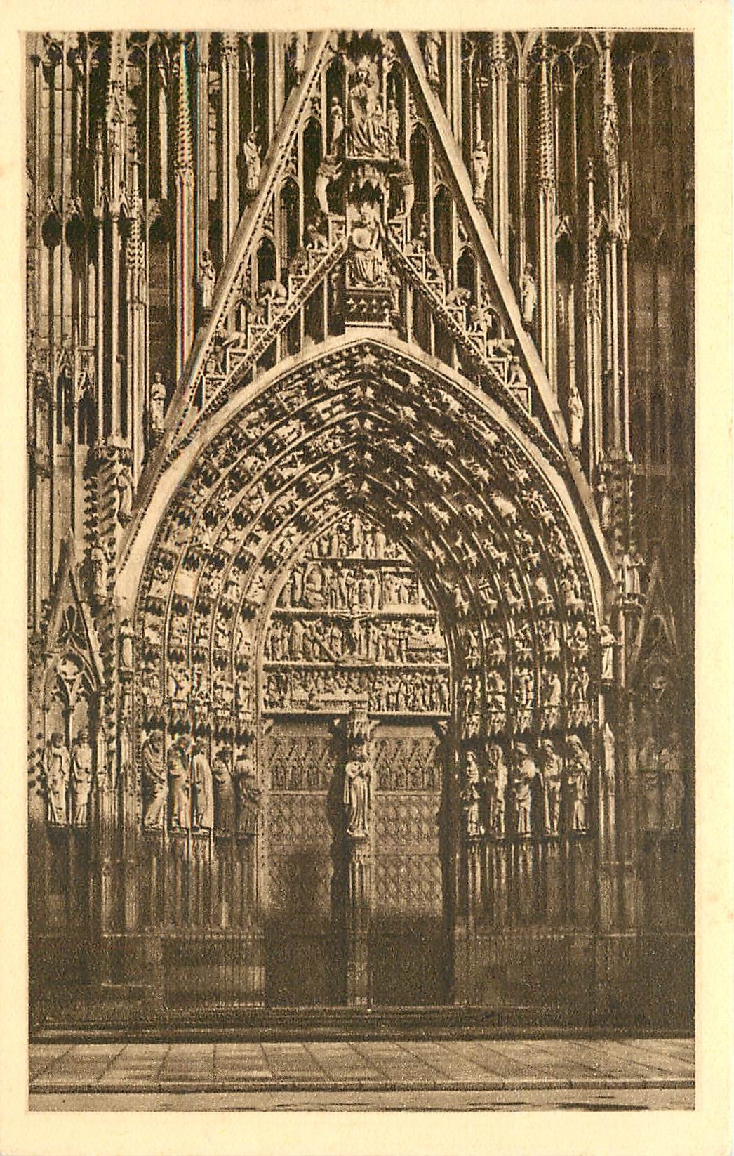 CPA Strasbourg Cathedrale Le Grand Portail 