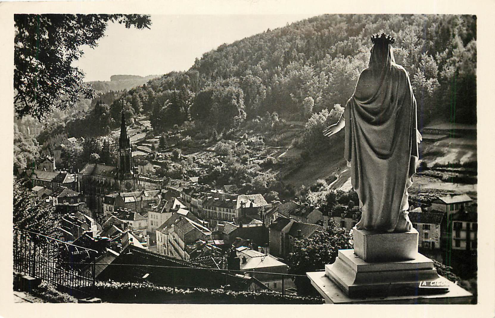 CPM Plombieres les Bains Vos La Vierge dominant la ville 