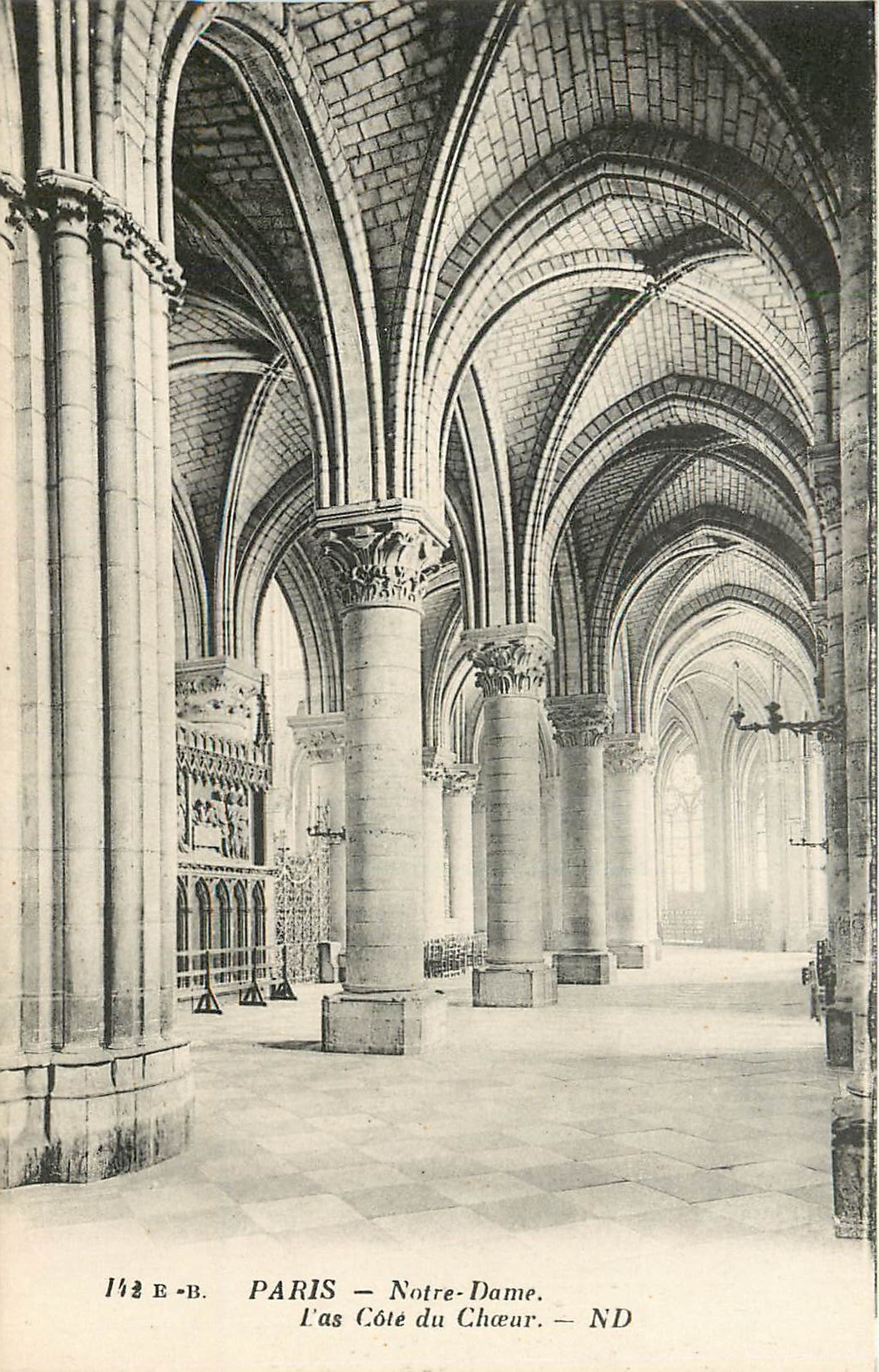 CPA Paris Notre Dame Nas Cote du Choeur 