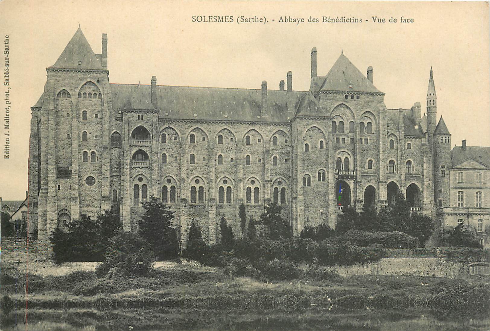 Solemes (Sarthe) - Abbaye des Bénédictins - Vue de face — Edition J. Malfcot, Salle-sur-Sarthe