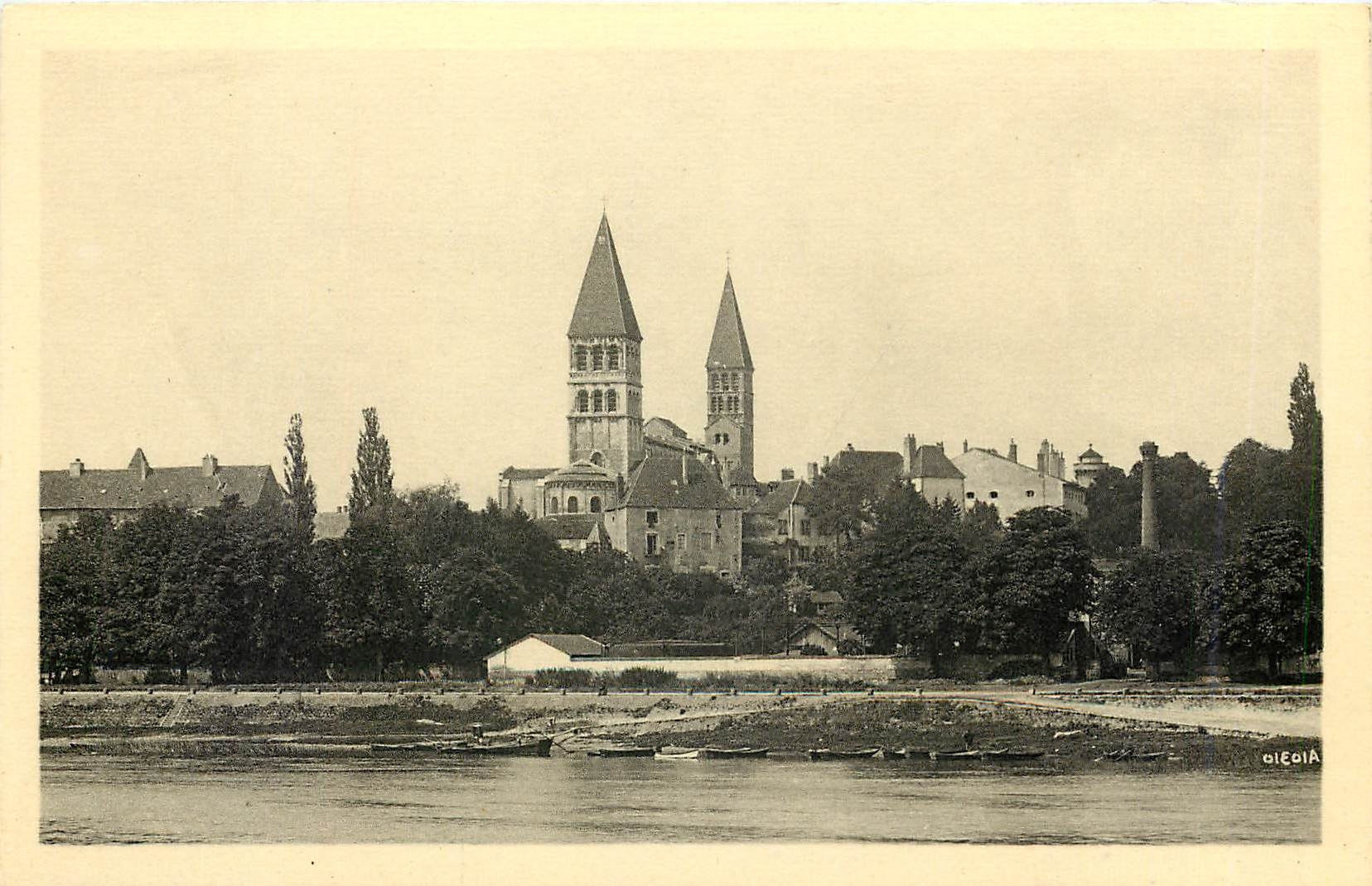 Tournus (S.-et-L.) — L'Abbaye et la Saône — oléolia