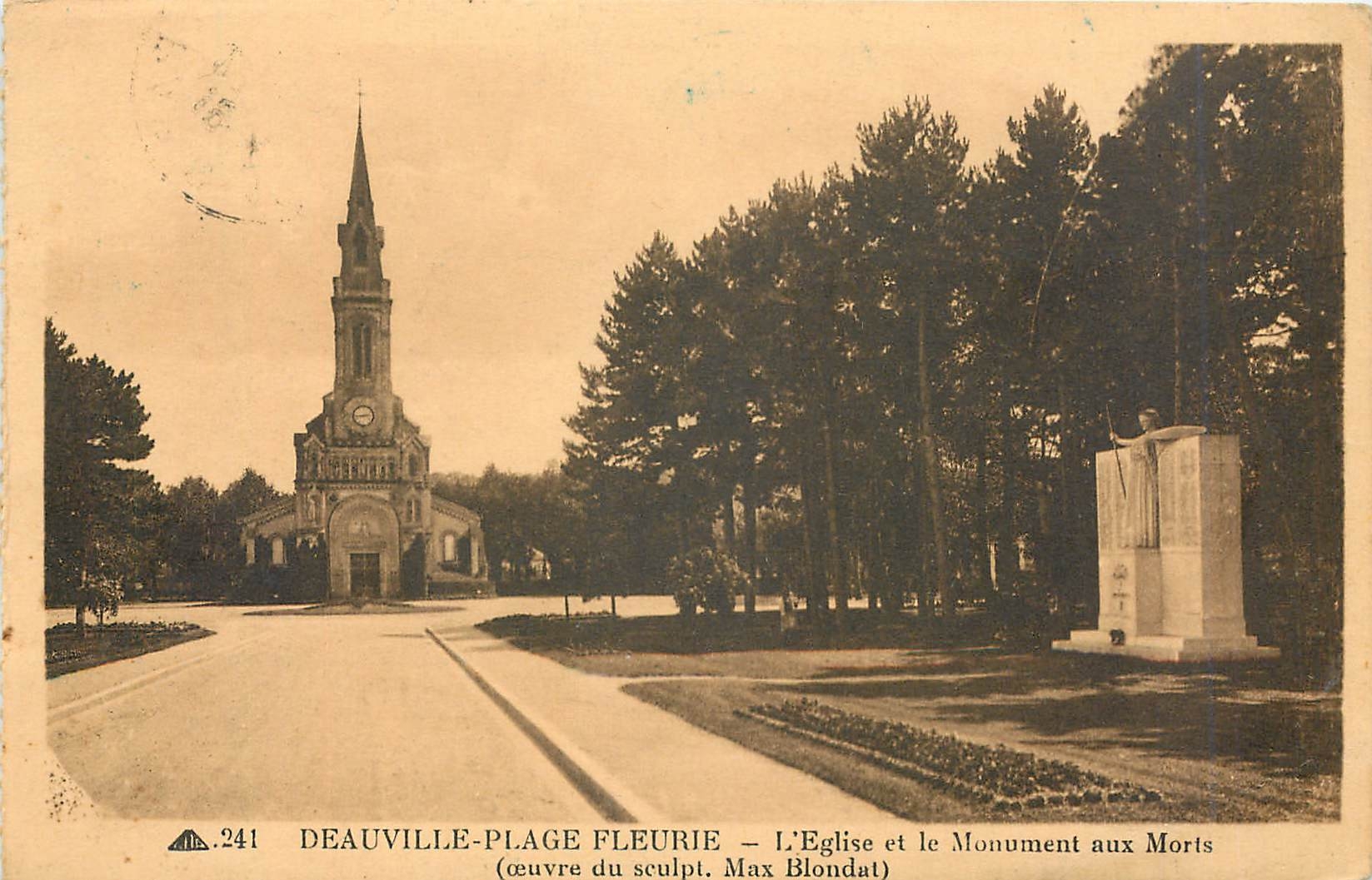 CPA Deauville Plage Fleurie L'Eglise et le Monument aux Morts 