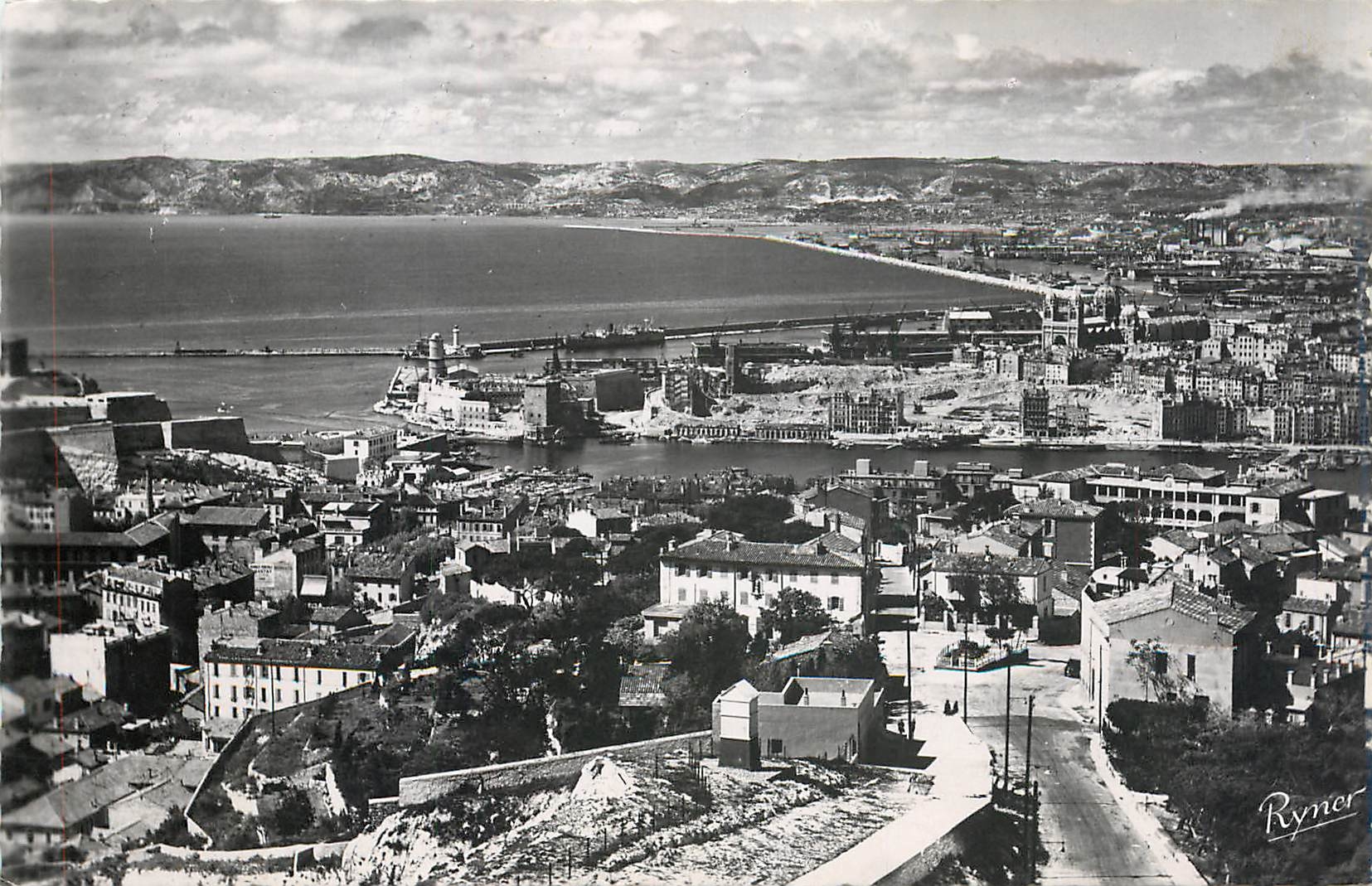 CPM Marseille Vue generale sur les Ports 