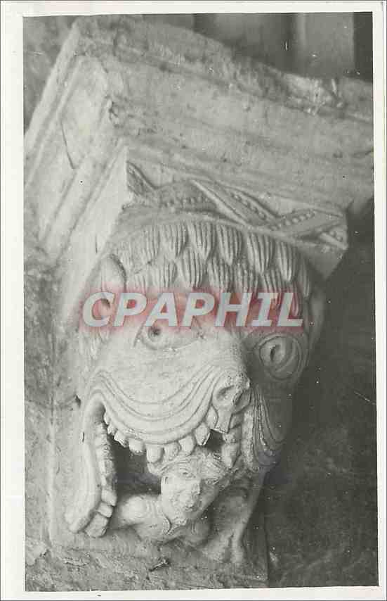 Gargouille sculptée — détail d'un chapiteau — Photo d'Art