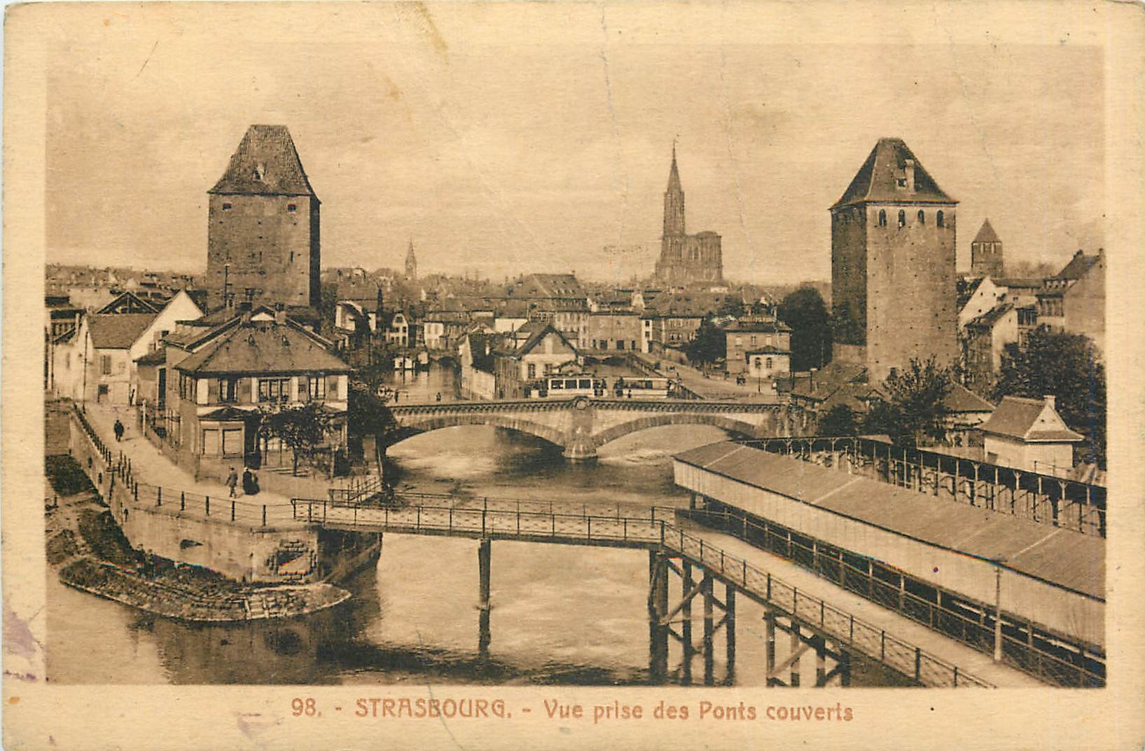 CPA Strasbourg Vue prise des Ponts couverts 