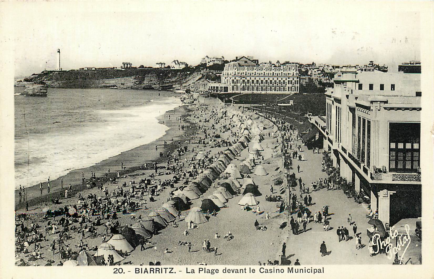 CPA Biarritz La Plage devant le Casino Municipal 