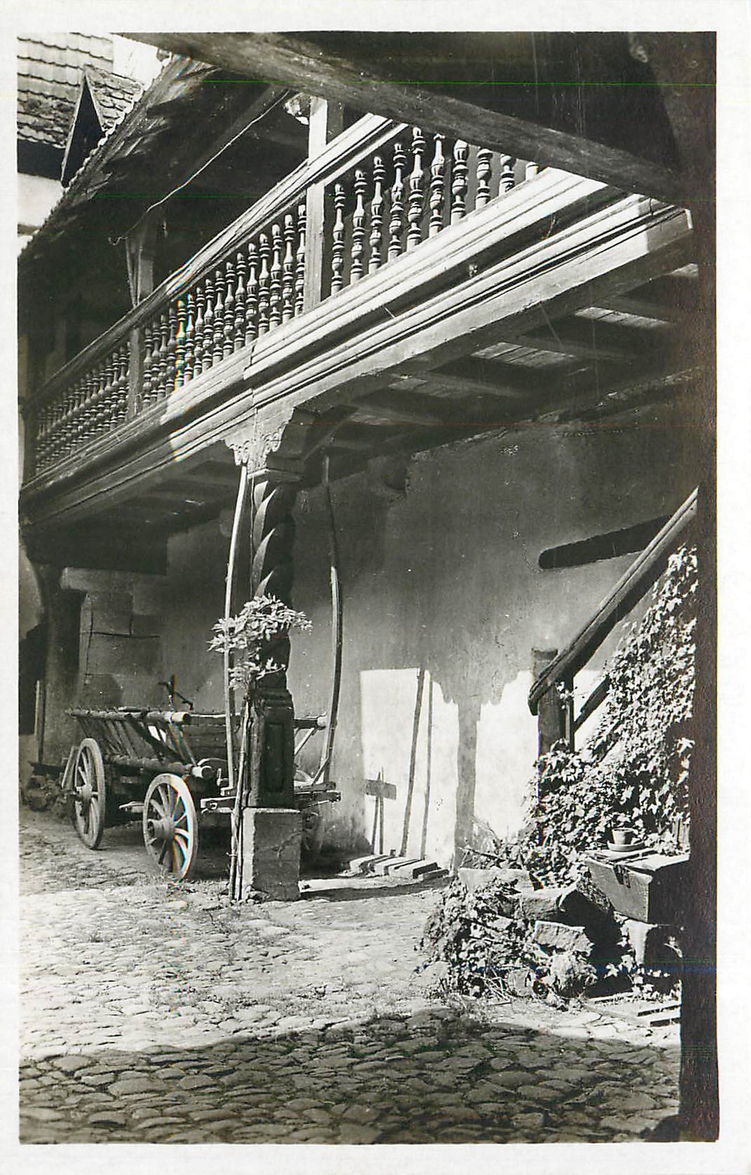 CPA Riquewihr La Cour de la Maison du Nid de Cigognes 