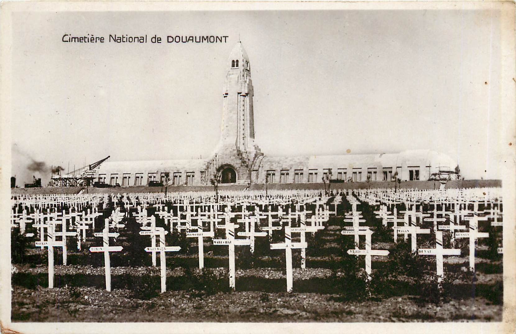 CPA Cimetiere National de Douaumont Militaria