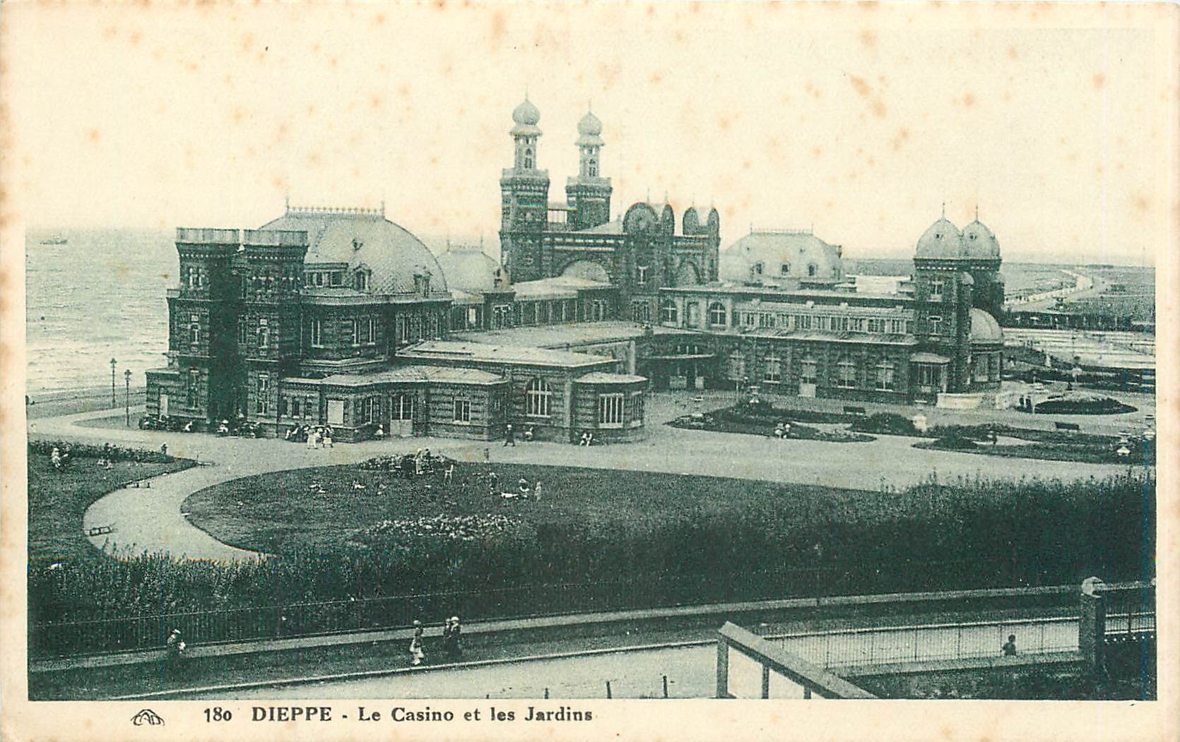 CPA Dieppe Vue generale et le Chateau 