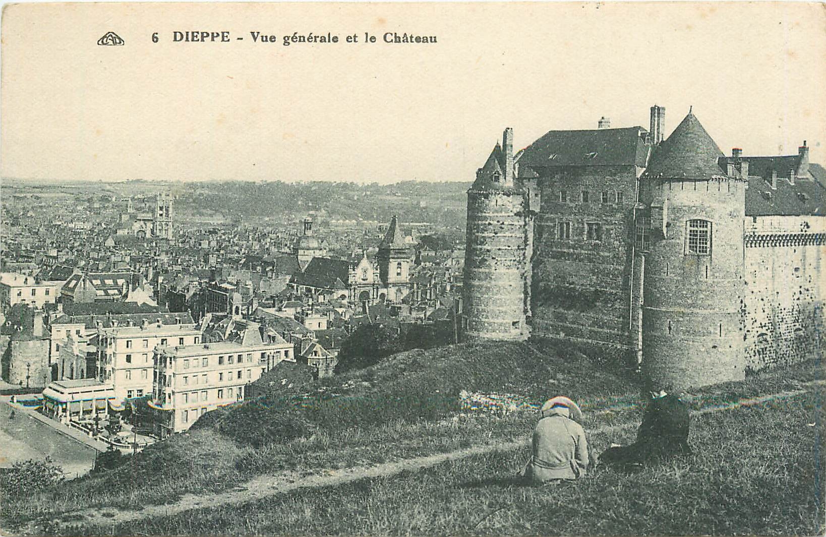 CPA Dieppe Le Casino et le Boulevard Maritime 