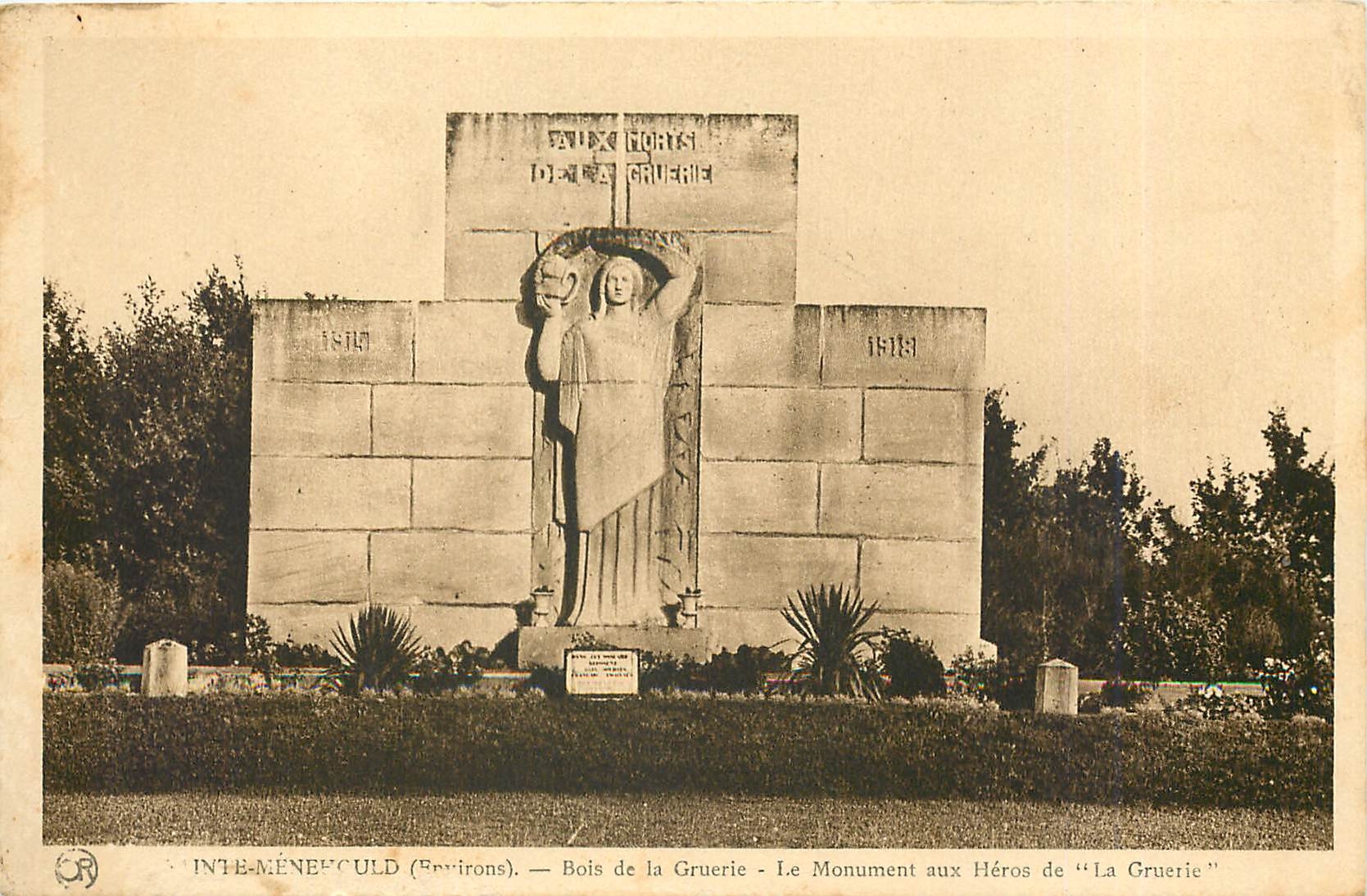 CPA Environs Bois de la Gruerie Le Monument aux Heros de la Gruerie 