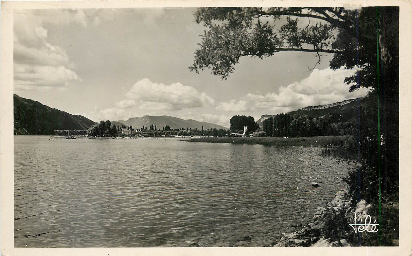 CPA Aix les Bains Un coin du Lac 