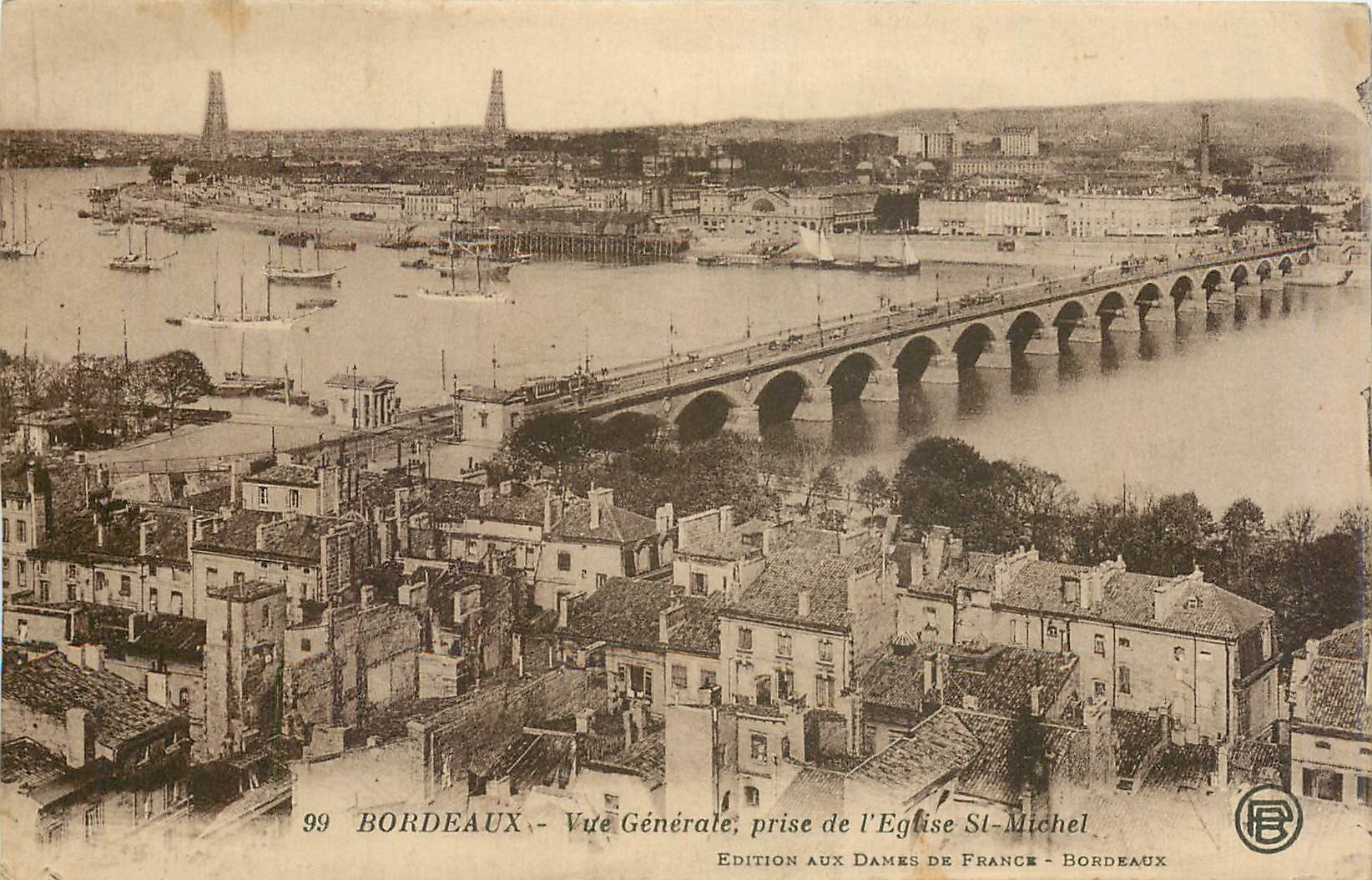 CPA Bordeaux Vue Generale prise de l'Eglise St Michel 