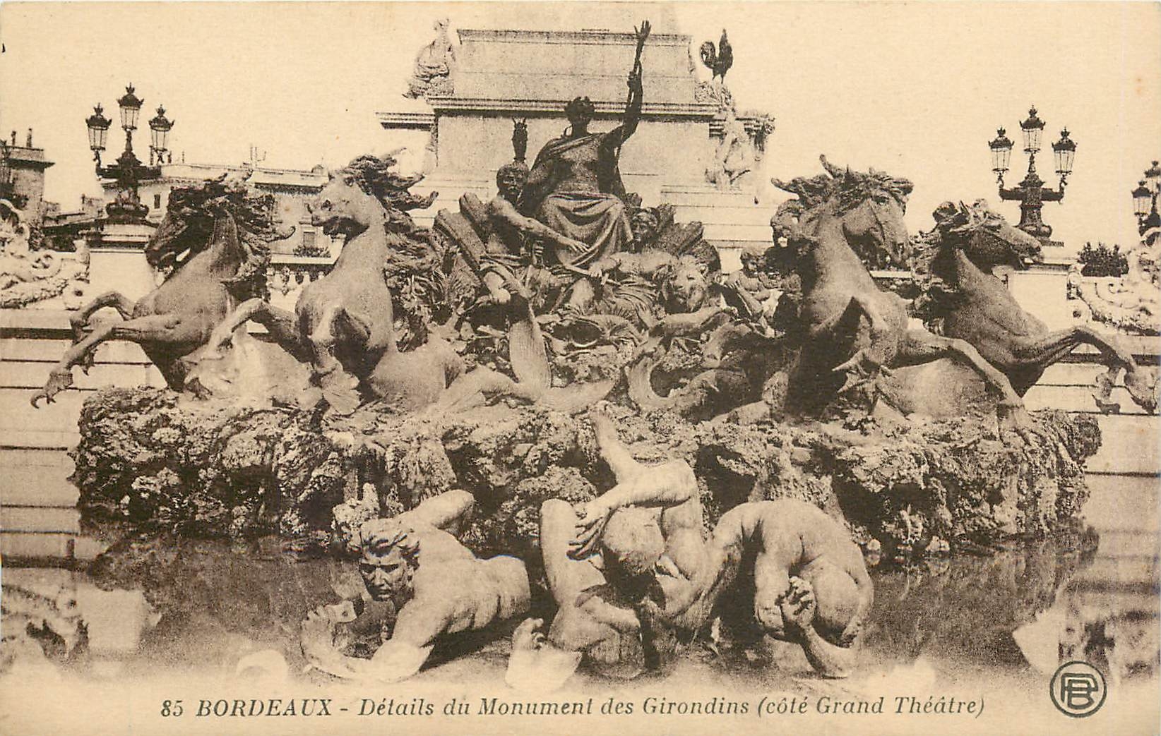 CPA Bordeaux Details du Monument des Girondins 