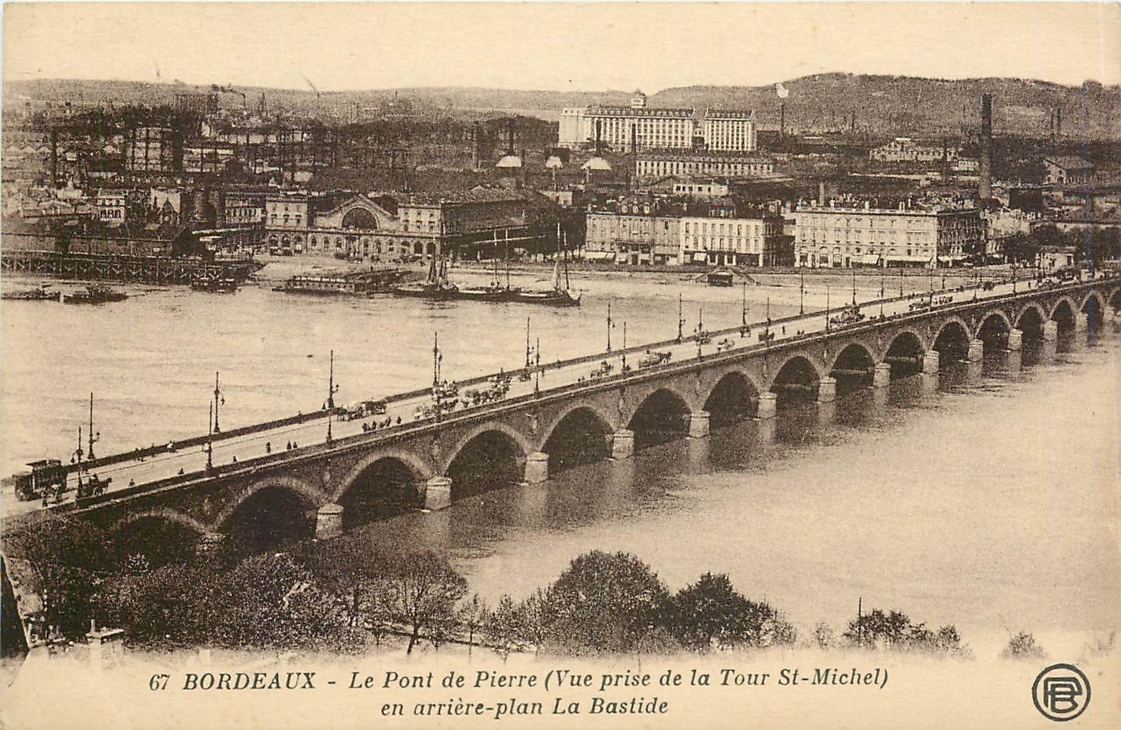 CPA Bordeaux Le Pont de Pierre Vue prise de la Tour St Michel 