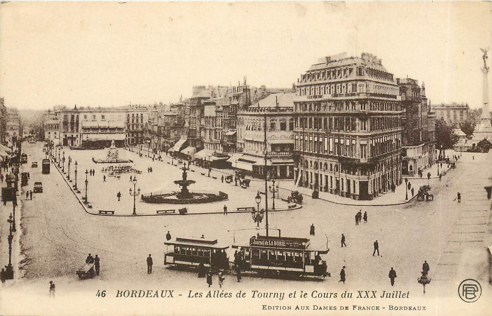 CPA Bordeaux Les Allees de Tourny et le Cours du XXX Juillet Tramway