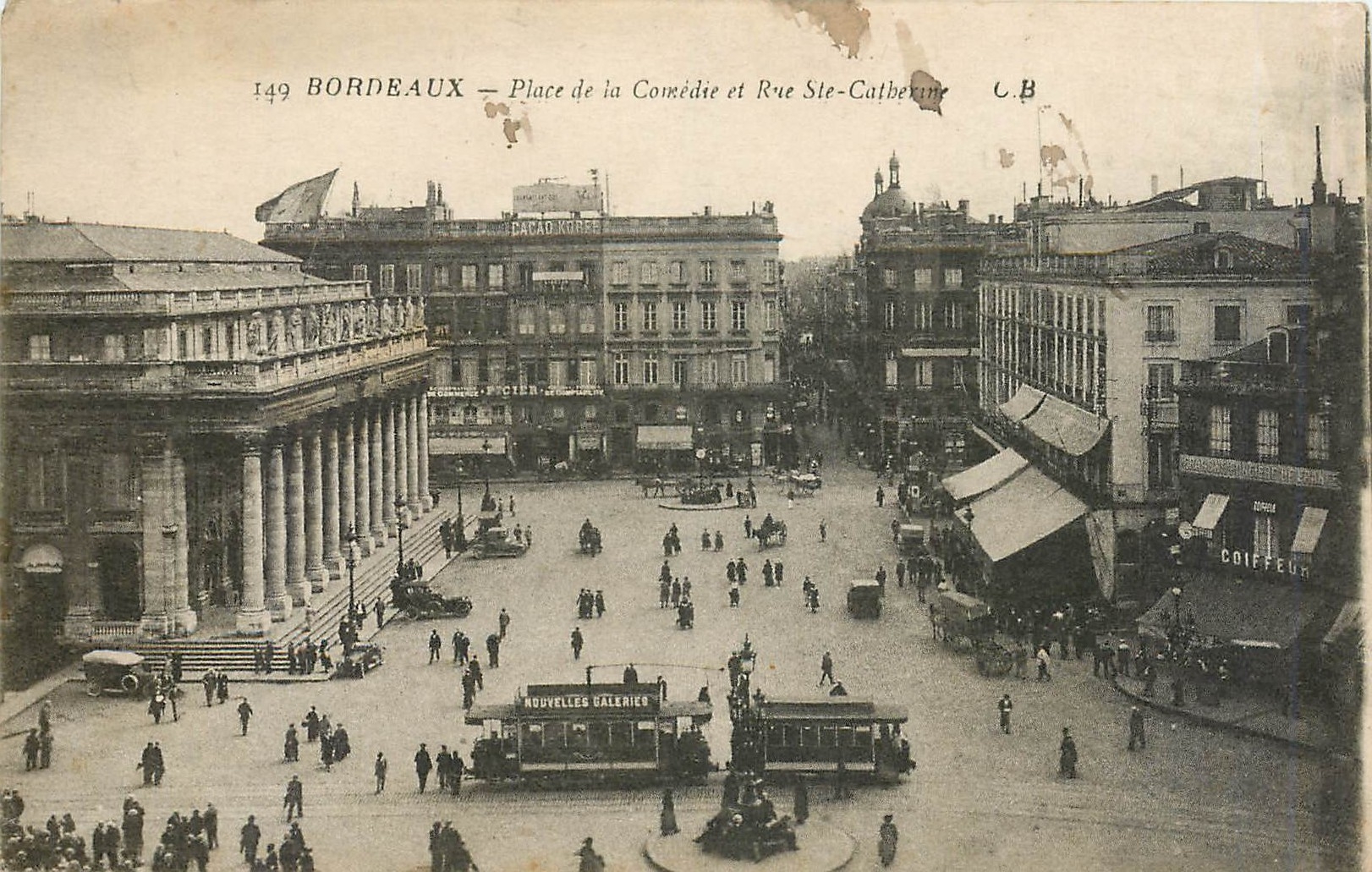 CPA Bordeaux Place de la Comedie et Rue Ste Catherine Tramway