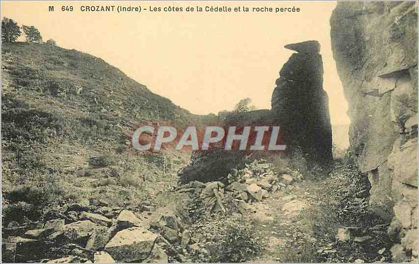 CPA Crozant Indre Les cotes de la Cedelle et la Roche percee 
