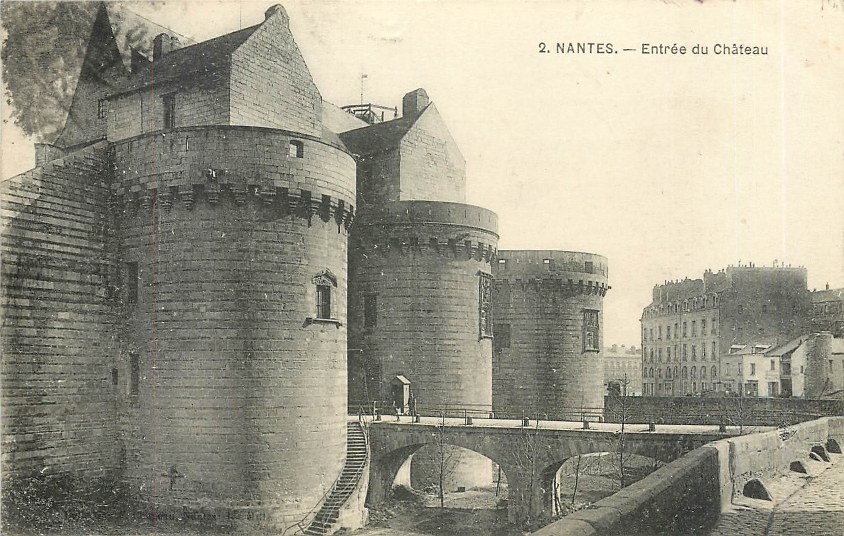 CPA Nantes Entree du Chateau 