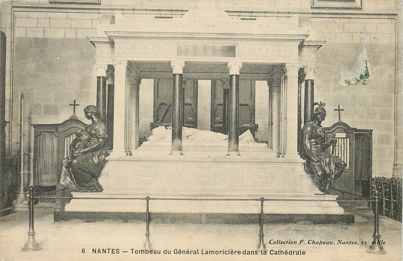 CPA Nantes Tombeau du General Lamoriciere dans la Cathedrale 