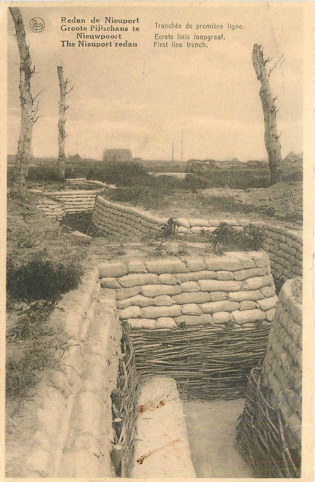 CPA Redan de Nieuport Tranchee de premiere ligne Militaria