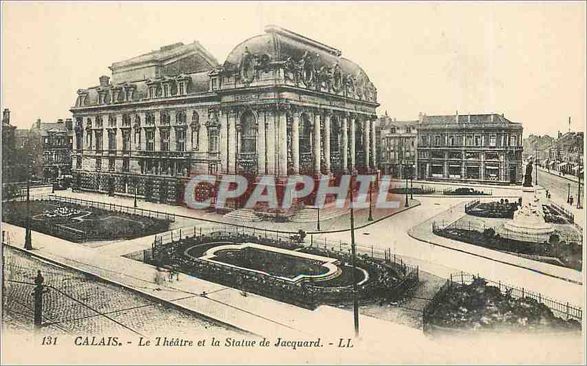 CPA Calais Le Theatre et le Statue de Jacquard 