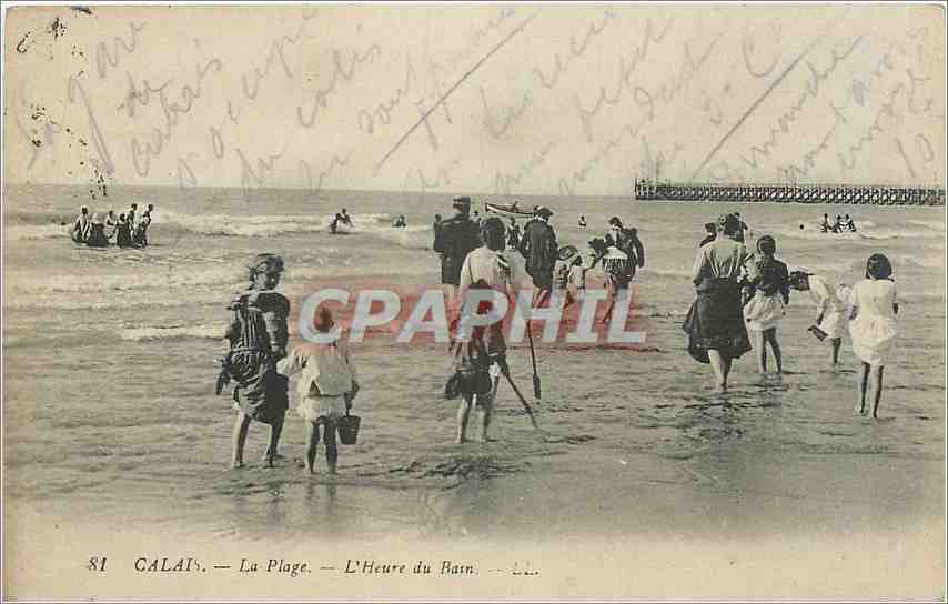 CPA Calais La Plage L'Heure du Bain 