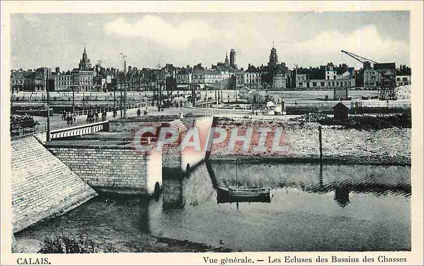 CPA Calais Vue generale Les Ecluses des Bassin des Chasses 