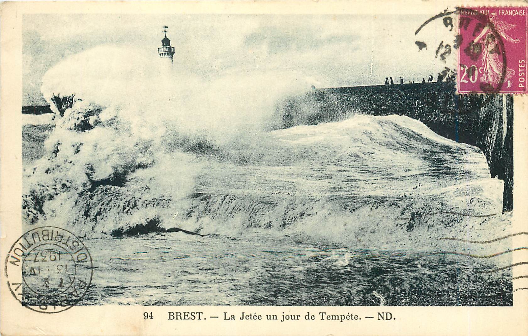 CPA BREST-La Jetee un jur de Tempete-ND Phare