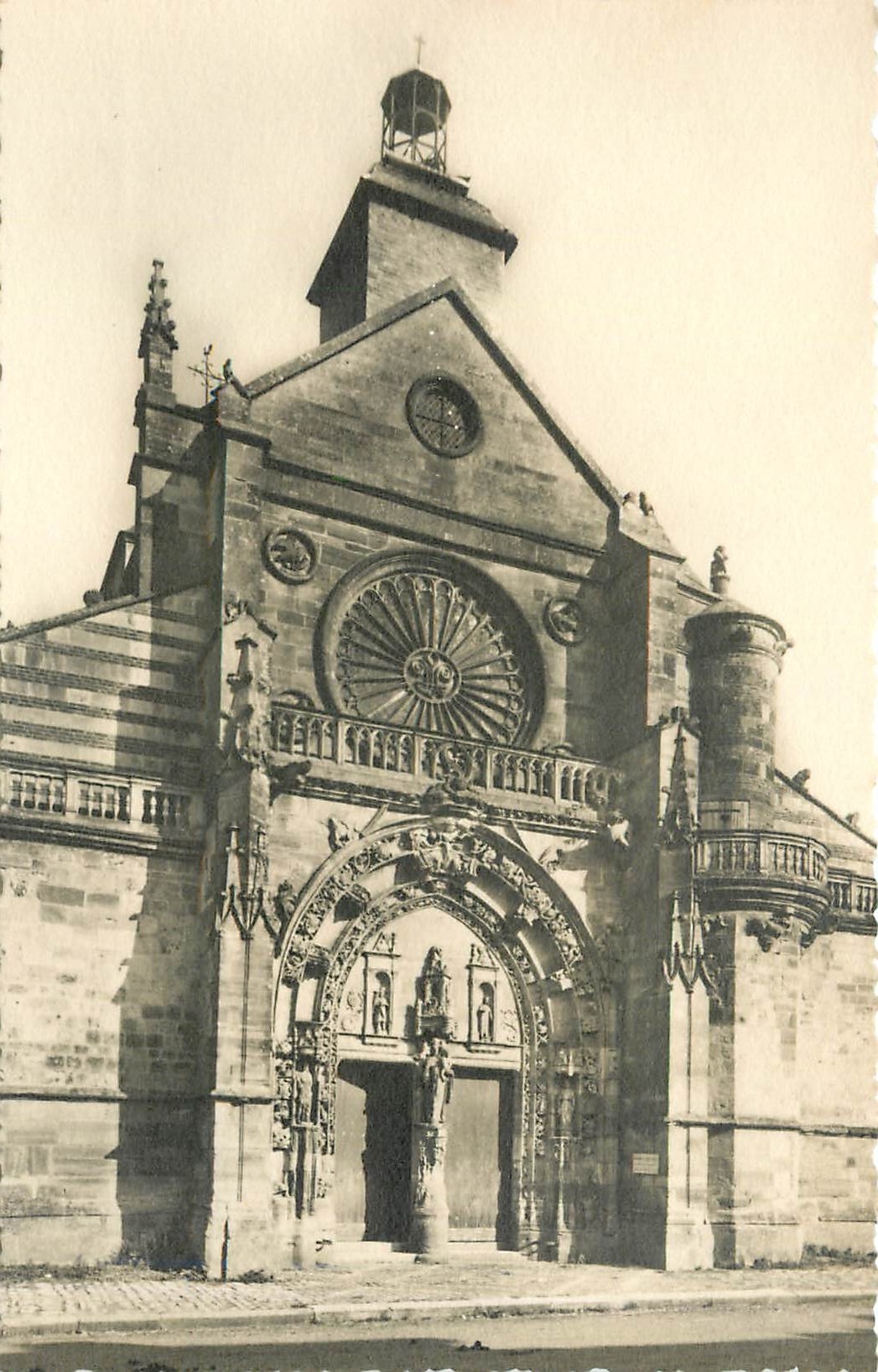 La Neuville-au-Pont (Marne) — Portail de l'Église — CPAPHIL